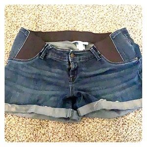 Maternity shorts